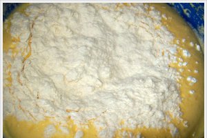 Tort cu crema de vanilie si alune