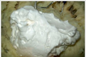 Tort cu crema de vanilie si alune