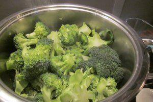 Salată de conopidă, brocoli și ciuperci