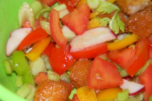 Salata cu fish-fingers