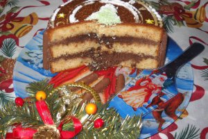 Tort cu crema de nuca