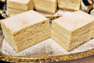 Prajitura cu crema de vanilie si frisca