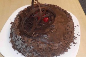 Tort “Dark Night” crema Chantilly si crema de ciocolata