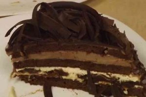 Tort “Dark Night” crema Chantilly si crema de ciocolata