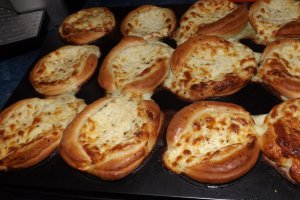 Briose aperitiv cu branza si chimen