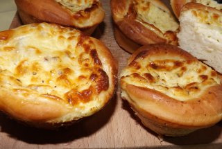 Briose aperitiv cu branza si chimen
