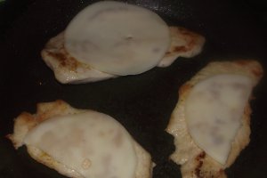 Piept de pui cu cascaval