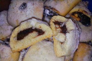Cornulețe fărâmicioase cu magiun sau ”Cornuțăi cu majun” :)