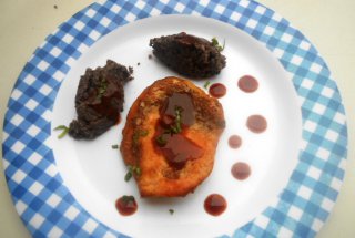 Piept de pui cu sos barbeque si piure de fasole neagra