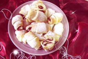 Cornuleţe din aluat foietaj cu şampanie