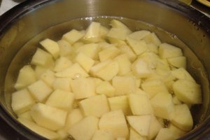 Cartofi si pastarnac cu crusta de parmezan