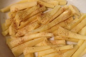 Cartofi si pastarnac cu crusta de parmezan