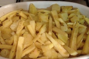 Cartofi si pastarnac cu crusta de parmezan