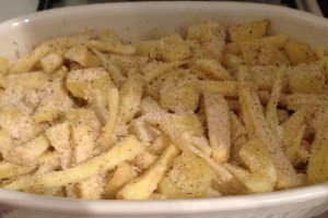 Cartofi si pastarnac cu crusta de parmezan