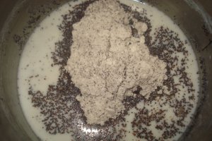 Cozonac floare cu mac si rahat
