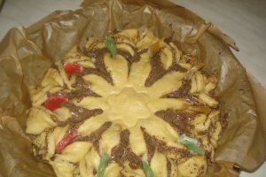 Cozonac floare cu mac si rahat
