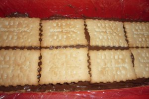 Chec de biscuiti cu ciocolata
