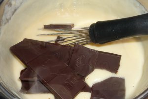 Chec de biscuiti cu ciocolata