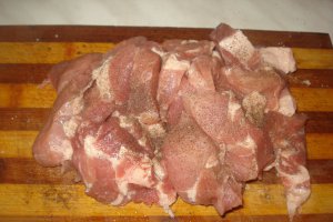 Ceafa de porc cu sos de rosii si ceapa,la dry cooker