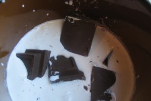 Prajitura cu visine si crema de ciocolata