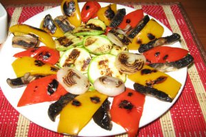 Legume colorate la grill
