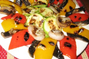 Legume colorate la grill
