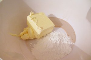Cornulete cu cocos si nuca, de post