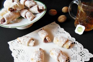 Cornulete cu cocos si nuca, de post