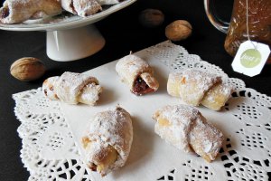 Cornulete cu cocos si nuca, de post