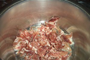 Ciorba de prosciuto cu linte si ciuperci