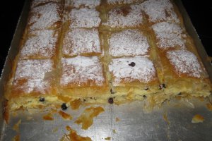 Desert placinta cu iaurt si stafide