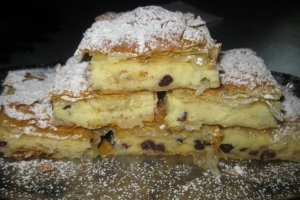 Desert placinta cu iaurt si stafide