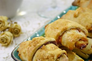 Cornulete cu nuca si gem/ Rugelach