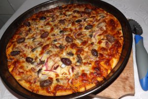 Pizza cu macrou afumat si calamar