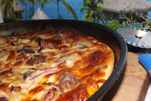 Pizza cu macrou afumat si calamar