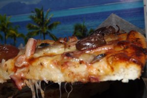 Pizza cu macrou afumat si calamar