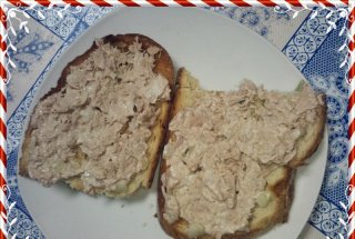 Bruschete cu ton