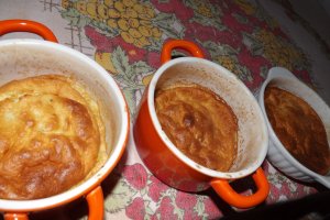 Sufleu de branza cu sos de mure
