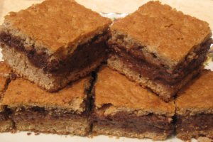 Prajitura cu  nuca si gem de prune