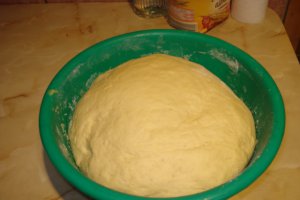 Aperitiv cornulete sarate cu Ceva Fin de la Delaco