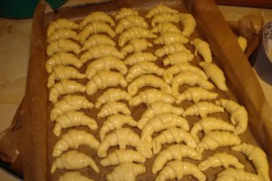 Aperitiv cornulete sarate cu Ceva Fin de la Delaco
