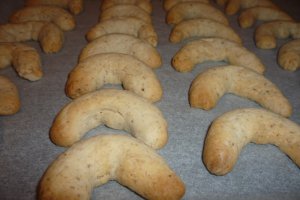 Cornulete vanilate cu nuca