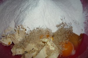 Cornulete vanilate cu nuca