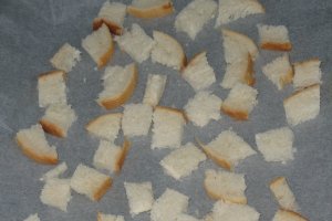 Branza fondue cu rondele de cartofi si crutoane