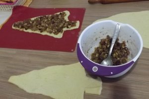 Cozonac " Bradut" de Craciun cu fructe deshidratate si nuci