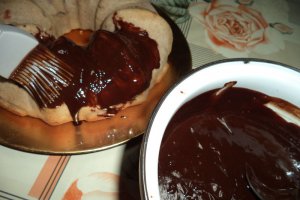 Guguluf cu fructe confiate si scortisoara