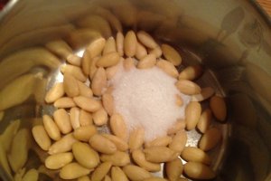 Kourabiedes karamelomena (fursecuri ptr Craciun)