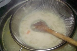 Supa de cartofi cu smantana si foi de dafin