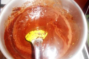 Tort cu mouse de ciocolata si capsune