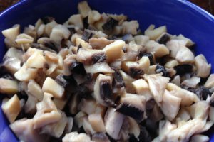 Salata de ciuperci cu castraveti si maioneza